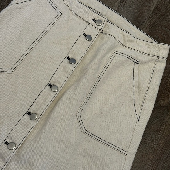 White denim skirt with black contrast stitching 🤍🖤 - Picture 2 of 8